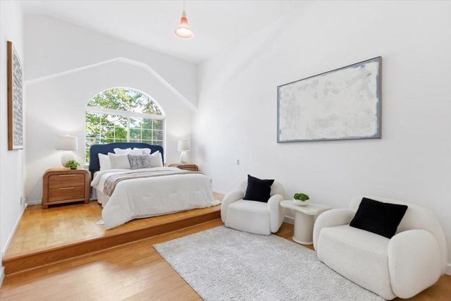 21075 Greenleaf Drive, Cupertino, CA 95014