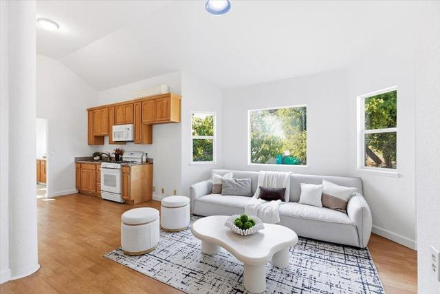 21075 Greenleaf Drive, Cupertino, CA 95014