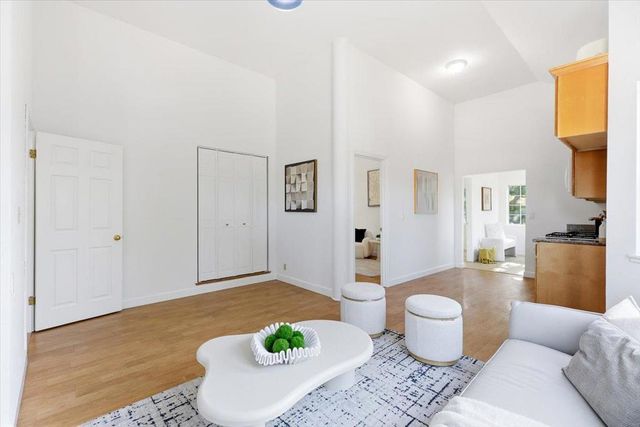 21075 Greenleaf Drive, Cupertino, CA 95014