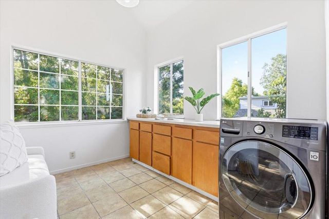 21075 Greenleaf Drive, Cupertino, CA 95014