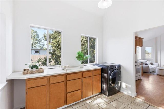 21075 Greenleaf Drive, Cupertino, CA 95014