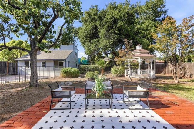 21075 Greenleaf Drive, Cupertino, CA 95014