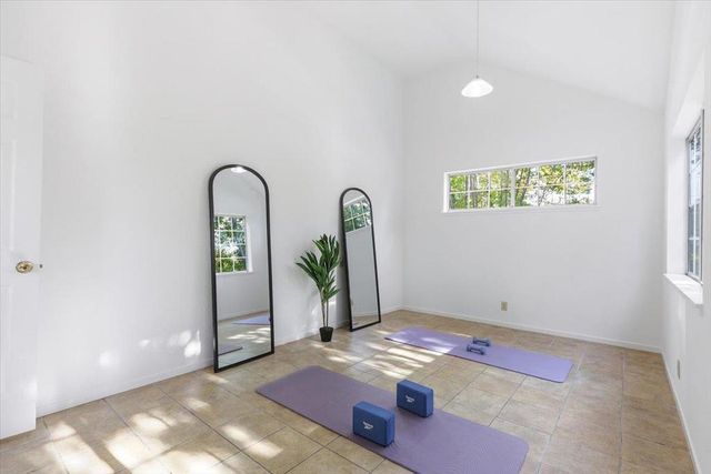 21075 Greenleaf Drive, Cupertino, CA 95014