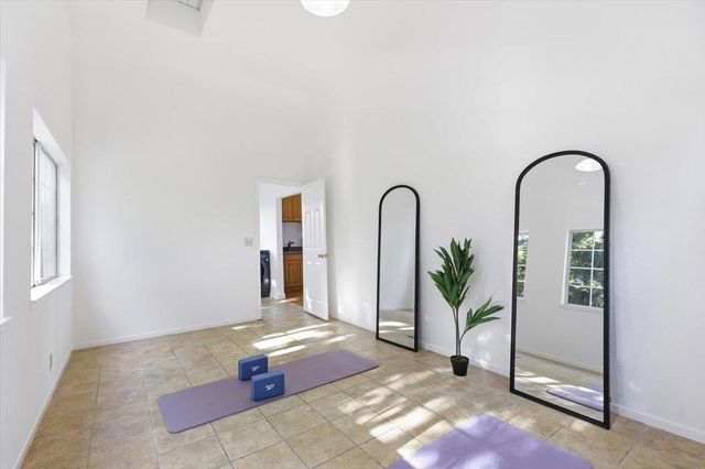 21075 Greenleaf Drive, Cupertino, CA 95014