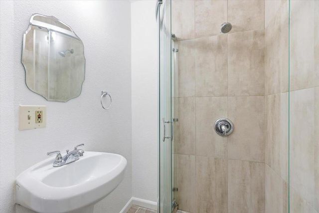 21075 Greenleaf Drive, Cupertino, CA 95014