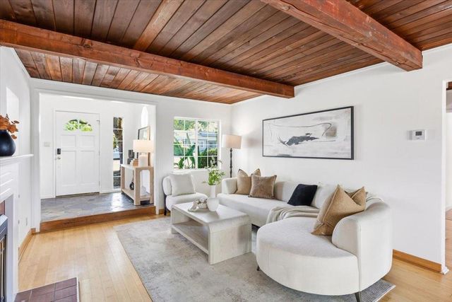 21075 Greenleaf Drive, Cupertino, CA 95014