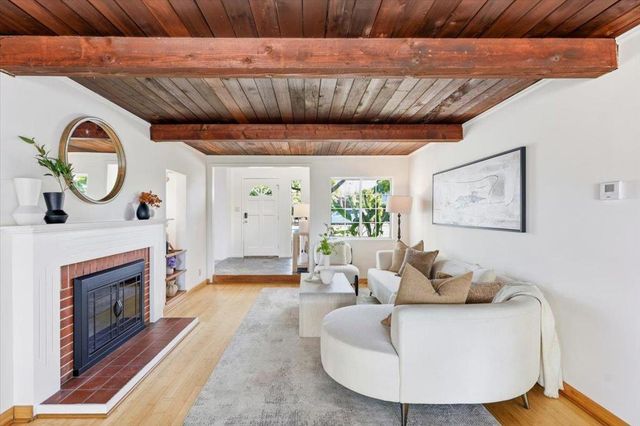 21075 Greenleaf Drive, Cupertino, CA 95014