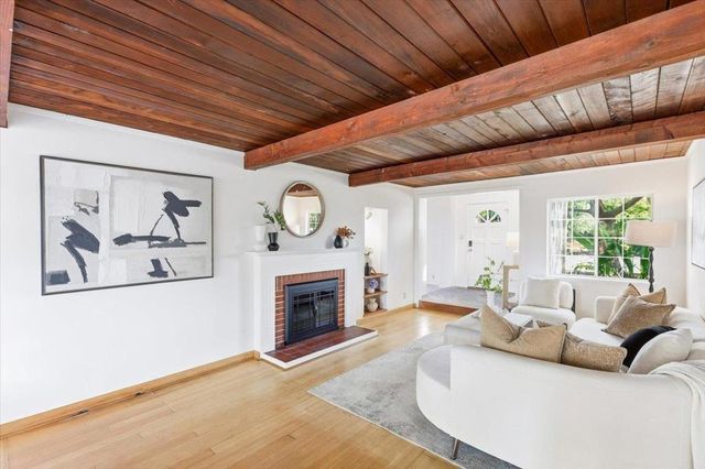 21075 Greenleaf Drive, Cupertino, CA 95014