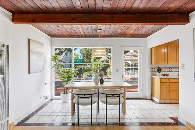 21075 Greenleaf Drive, Cupertino, CA 95014