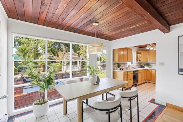 21075 Greenleaf Drive, Cupertino, CA 95014