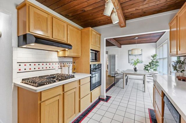 21075 Greenleaf Drive, Cupertino, CA 95014