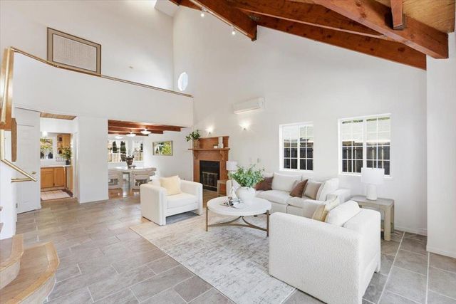 21075 Greenleaf Drive, Cupertino, CA 95014