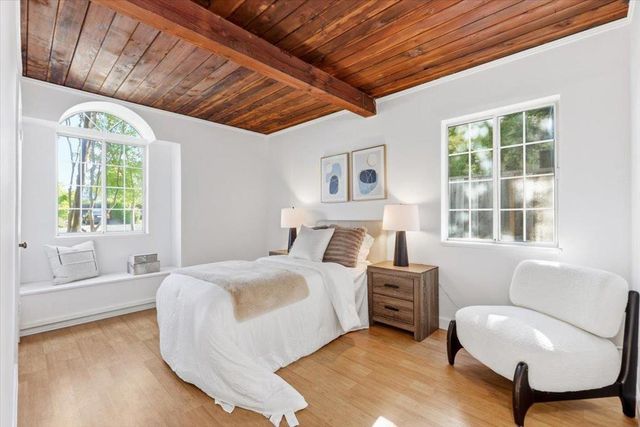 21075 Greenleaf Drive, Cupertino, CA 95014