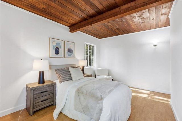 21075 Greenleaf Drive, Cupertino, CA 95014