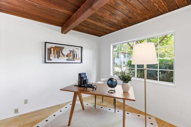 21075 Greenleaf Drive, Cupertino, CA 95014