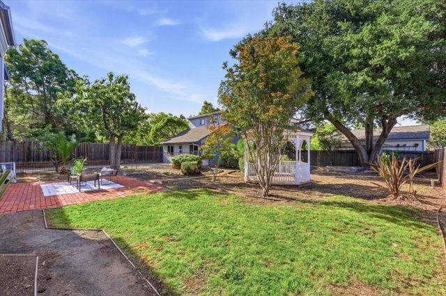 21075 Greenleaf Drive, Cupertino, CA 95014