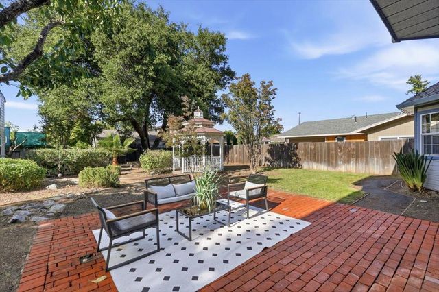 21075 Greenleaf Drive, Cupertino, CA 95014