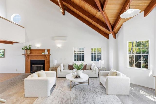 21075 Greenleaf Drive, Cupertino, CA 95014