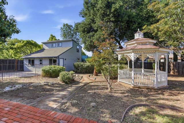 21075 Greenleaf Drive, Cupertino, CA 95014
