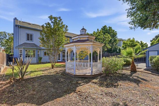 21075 Greenleaf Drive, Cupertino, CA 95014