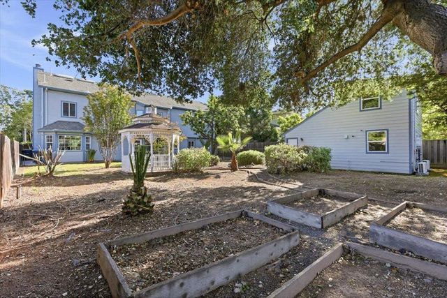 21075 Greenleaf Drive, Cupertino, CA 95014