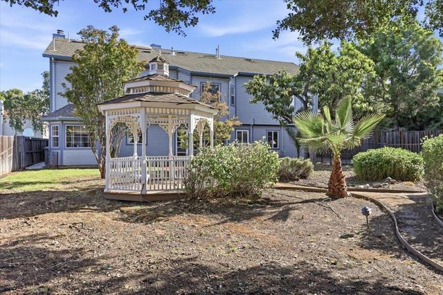 21075 Greenleaf Drive, Cupertino, CA 95014