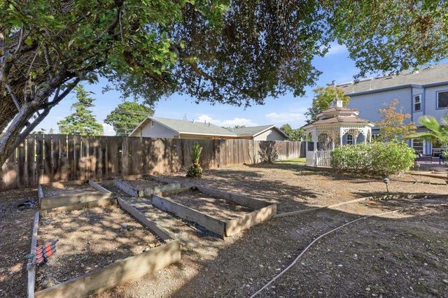 21075 Greenleaf Drive, Cupertino, CA 95014