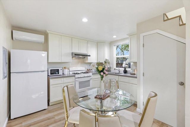 21075 Greenleaf Drive, Cupertino, CA 95014