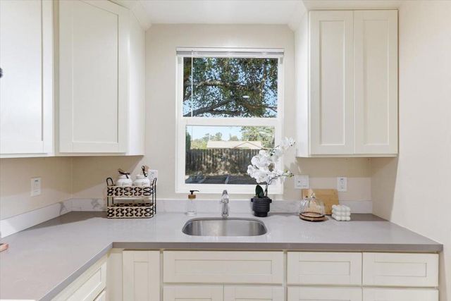 21075 Greenleaf Drive, Cupertino, CA 95014