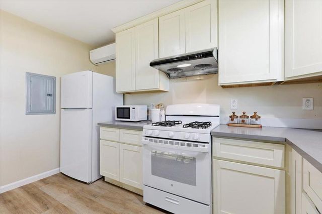 21075 Greenleaf Drive, Cupertino, CA 95014