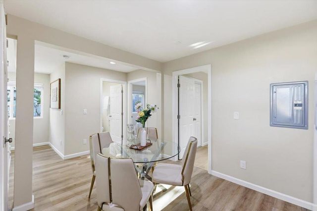 21075 Greenleaf Drive, Cupertino, CA 95014