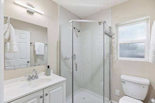 21075 Greenleaf Drive, Cupertino, CA 95014