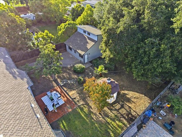 21075 Greenleaf Drive, Cupertino, CA 95014