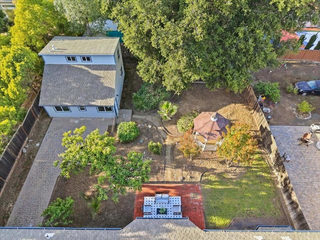 21075 Greenleaf Drive, Cupertino, CA 95014