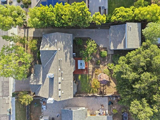 21075 Greenleaf Drive, Cupertino, CA 95014