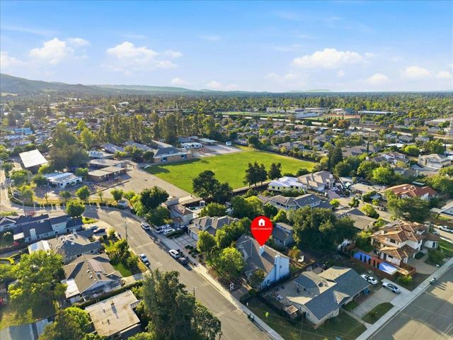 21075 Greenleaf Drive, Cupertino, CA 95014