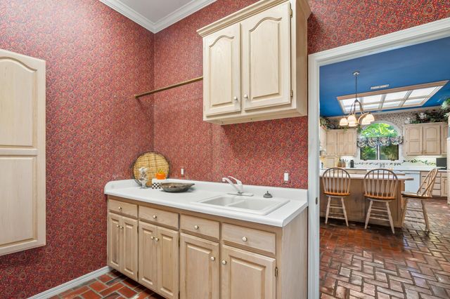 6710 STONEHAM Drive, Amarillo, TX 79109