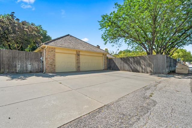 6710 STONEHAM Drive, Amarillo, TX 79109