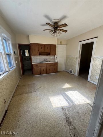 3660 E 76th Street Down, Cleveland, OH 44105