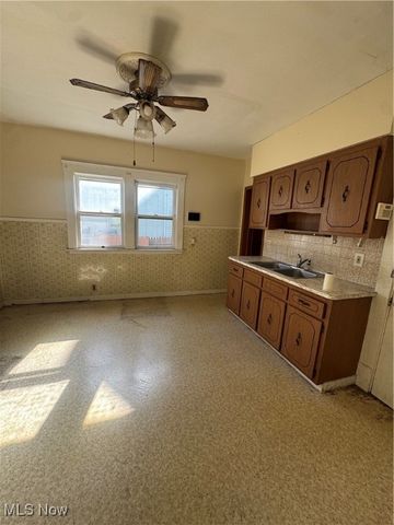 3660 E 76th Street Down, Cleveland, OH 44105