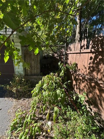 3660 E 76th Street Down, Cleveland, OH 44105