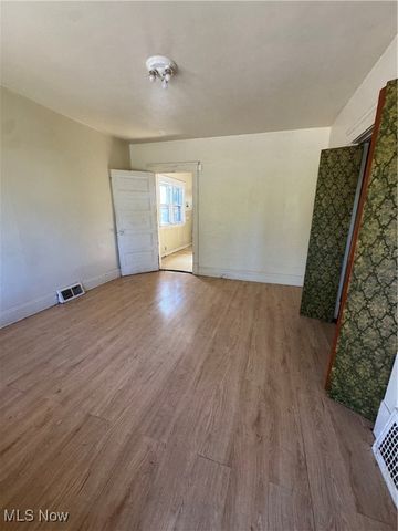 3660 E 76th Street Down, Cleveland, OH 44105