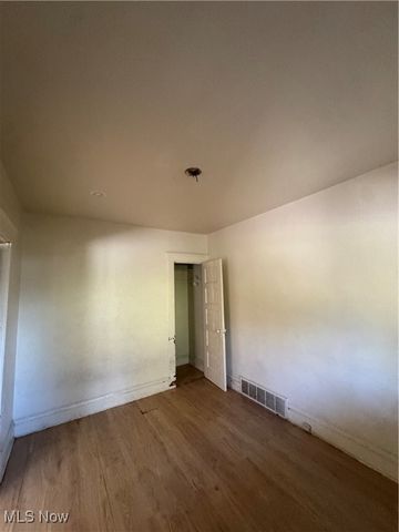 3660 E 76th Street Down, Cleveland, OH 44105