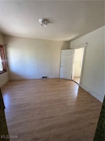 3660 E 76th Street Down, Cleveland, OH 44105