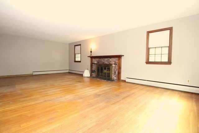80 Pine Valley Dr, Dracut, MA 01826