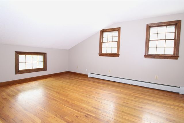 80 Pine Valley Dr, Dracut, MA 01826