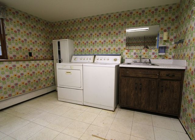 80 Pine Valley Dr, Dracut, MA 01826