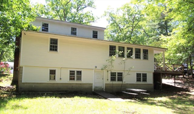 80 Pine Valley Dr, Dracut, MA 01826