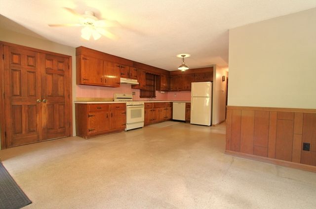 80 Pine Valley Dr, Dracut, MA 01826