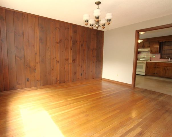 80 Pine Valley Dr, Dracut, MA 01826